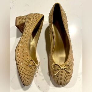 New CUSHIONAIRE Eiffel Rhinestone Bling Bow pump SIZE 11 champagne nude